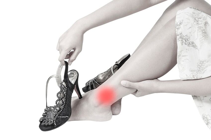πόνος στην άρθρωση του αστραγάλου λόγω αρθροπάθειας